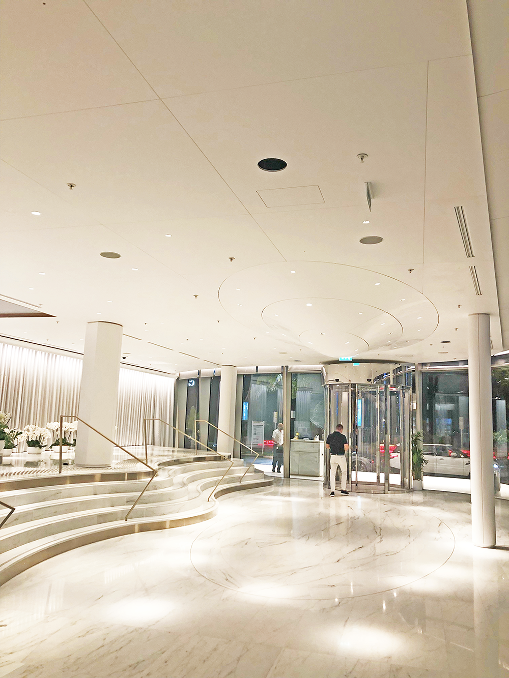 Ciel étoilé plafond hall accueil--- Corian Mariott Cannes - solutions agencement